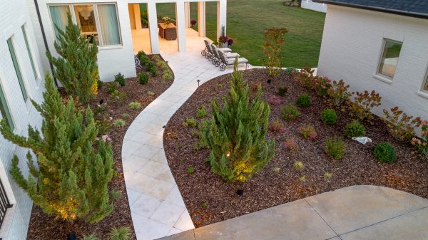 How Do You Choose a Commercial Landscape Maintenance Contractor?
